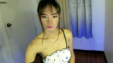 Snapshot of sweet_kyliexx chatting on 06/15/26, 05:20 sweet_kyliexx online show from 06/15/26, 05:20