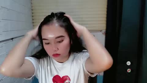 Snapshot of sweet_laika chatting on 01/04/25, 04:12 LAIKA online show from 01/04/25, 04:12