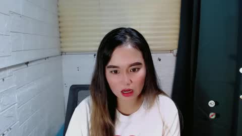 Snapshot of sweet_laika chatting on 01/08/25, 02:35 LAIKA online show from 01/08/25, 02:35