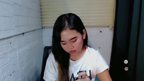 Snapshot of sweet_laika chatting on 01/17/25, 05:53 LAIKA online show from 01/17/25, 05:53