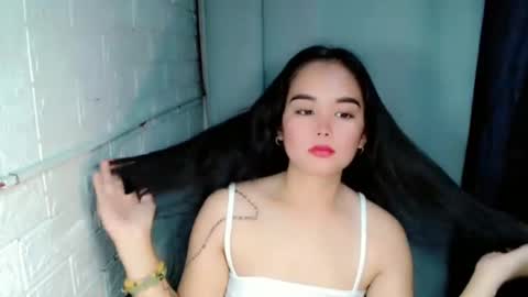 Snapshot of sweet_laika chatting on 12/21/25, 01:57 LAIKA online show from 12/21/25, 01:57