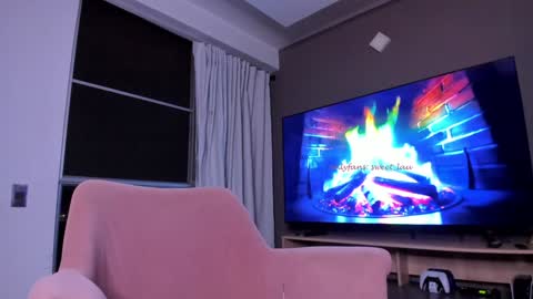 laura kiss online show from 11/17/25, 03:56