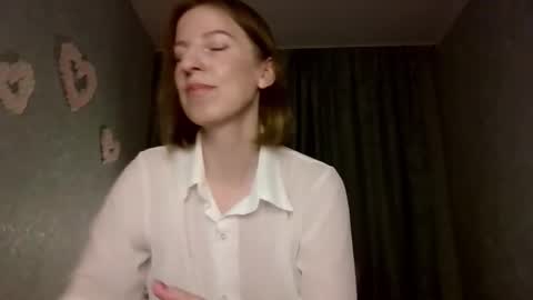 sweet_lilbunny online show from 09/30/25, 04:12