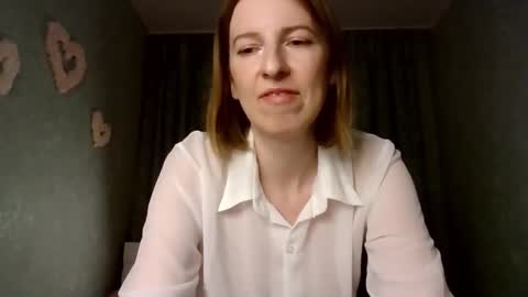 sweet_lilbunny online show from 10/16/25, 03:35