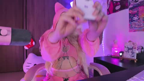 Snapshot of sweet_lilly_sweet chatting on 02/23/25, 01:02 sweet_lilly_sweet online show from 02/23/25, 01:02