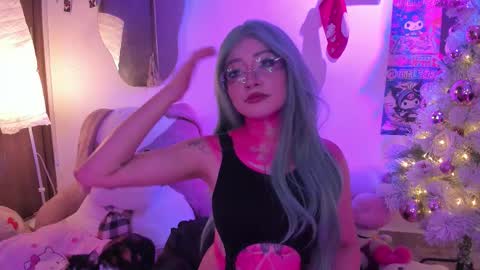 Snapshot of sweet_lilly_sweet chatting on 12/01/25, 12:48 sweet_lilly_sweet online show from 12/01/25, 12:48