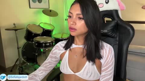 Snapshot of sweet_littleee chatting on 12/13/24, 09:09 free private online show from 12/13/24, 09:09