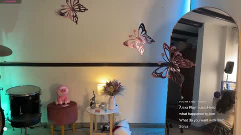 Snapshot of sweet_littleee chatting on 01/25/25, 02:37 free private online show from 01/25/25, 02:37