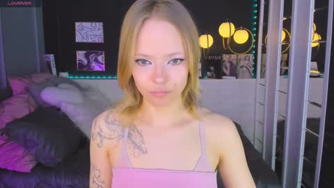 Snapshot of sweet_lucile chatting on 03/08/26, 01:59 Lucy online show from 03/08/26, 01:59