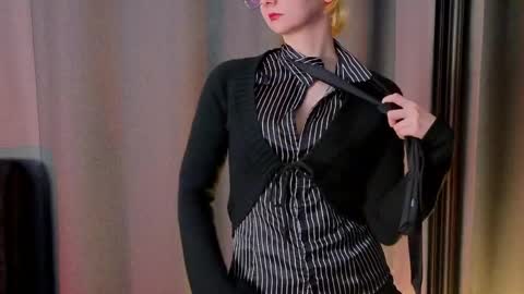 Snapshot of sweet_lynx chatting on 04/25/26, 04:26 Lana online show from 04/25/26, 04:26