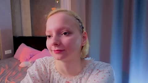 Snapshot of sweet_lynx chatting on 04/27/26, 04:16 Lana online show from 04/27/26, 04:16