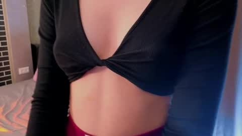 Snapshot of sweet_lynx chatting on 04/28/26, 05:18 Lana online show from 04/28/26, 05:18