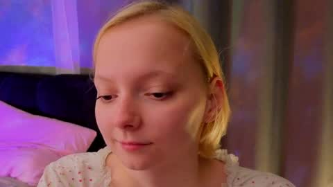 Snapshot of sweet_lynx chatting on 05/10/26, 05:07 Lana online show from 05/10/26, 05:07