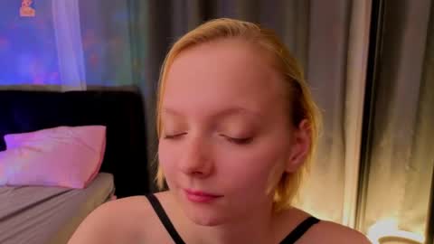 Snapshot of sweet_lynx chatting on 05/14/26, 04:47 Lana online show from 05/14/26, 04:47