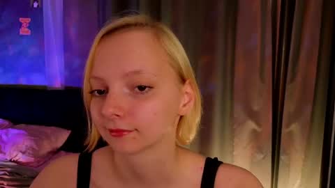 Snapshot of sweet_lynx chatting on 05/25/26, 05:19 Lana online show from 05/25/26, 05:19