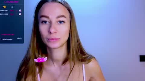 Mia online show from 07/08/26, 10:42