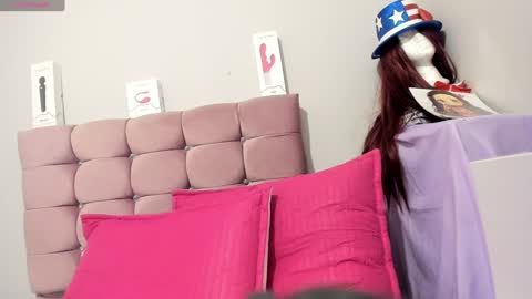 Snapshot of sweet_miiaa chatting on 12/02/24, 10:28 Mia Johns online show from 12/02/24, 10:28