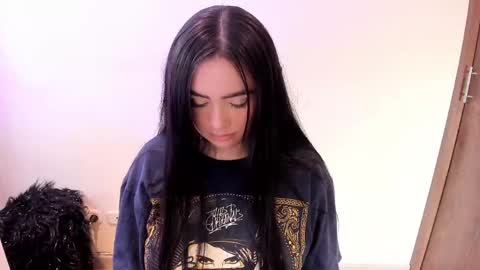 Snapshot of sweet_miiaa chatting on 04/26/26, 04:54 Mia Johns online show from 04/26/26, 04:54
