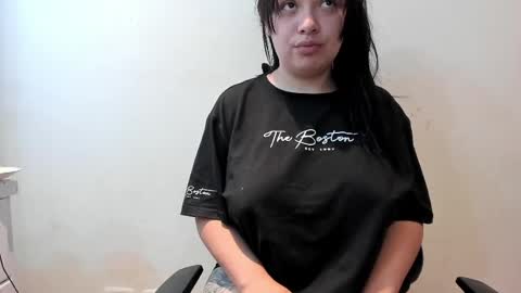 Snapshot of sweet_miiaa chatting on 06/05/26, 08:14 Mia Johns online show from 06/05/26, 08:14
