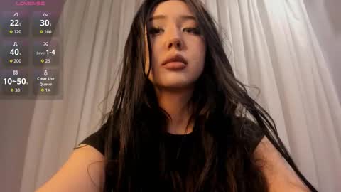 Snapshot of sweet_mikasa chatting on 12/04/25, 05:21 Mikasa online show from 12/04/25, 05:21