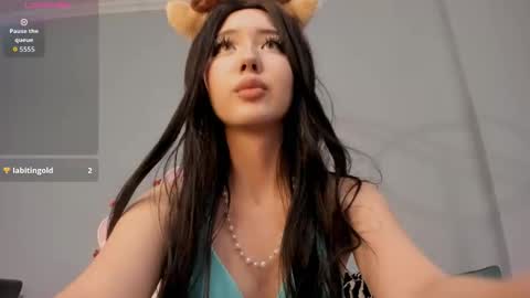 Snapshot of sweet_mikasa chatting on 12/15/25, 05:28 Mikasa online show from 12/15/25, 05:28