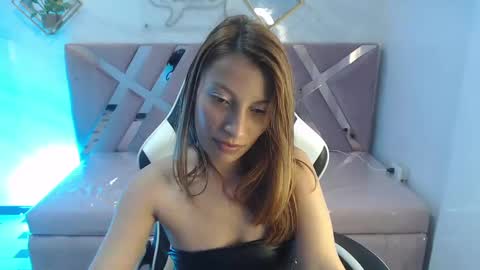 Snapshot of sweet_moon_v_ chatting on 10/08/25, 03:15 sweet_moon_v_ online show from 10/08/25, 03:15