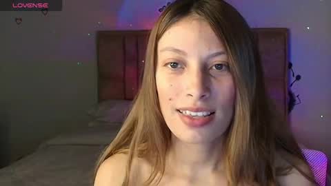 Snapshot of sweet_moon_v_ chatting on 01/12/26, 01:44 sweet_moon_v_ online show from 01/12/26, 01:44