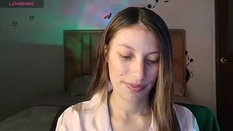 Snapshot of sweet_moon_v_ chatting on 01/17/26, 11:52 sweet_moon_v_ online show from 01/17/26, 11:52