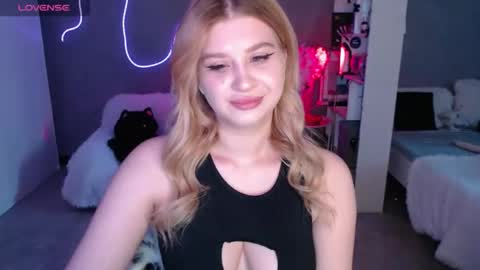 sweet_nicole_333 online show from 05/20/26, 08:42