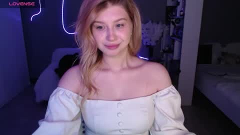 sweet_nicole_333 online show from 05/29/26, 11:52