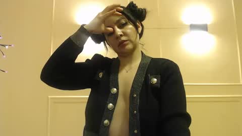 Snapshot of sweet_of_venus chatting on 02/19/25, 05:27 My name is Catalina. Please say hello I like to chat with you. If you have requests please use tip online show from 02/19/25, 05:27