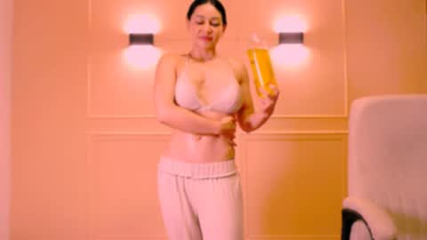 Snapshot of sweet_of_venus chatting on 09/30/25, 11:43 My name is Catalina. Please say hello I like to chat with you. If you have requests please use tip online show from 09/30/25, 11:43