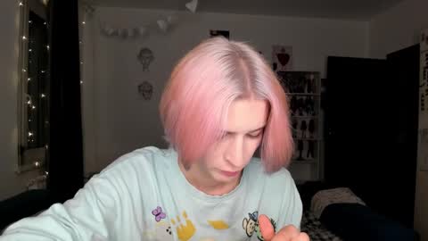 kira online show from 10/29/25, 06:09