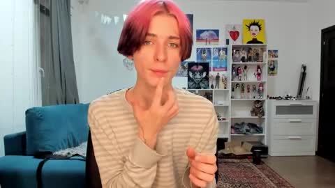 kira online show from 12/18/25, 04:24