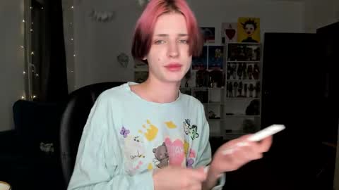 kira online show from 01/12/26, 06:35