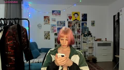 kira online show from 04/16/26, 09:39