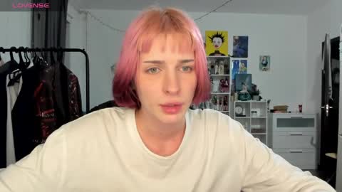 kira online show from 04/17/26, 10:02