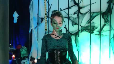 Snapshot of sweet_penny_ chatting on 11/01/25, 12:01 Penny online show from 11/01/25, 12:01