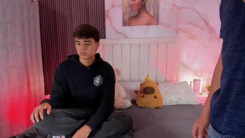 Snapshot of sweet_petter chatting on 10/13/25, 12:38 Petter online show from 10/13/25, 12:38