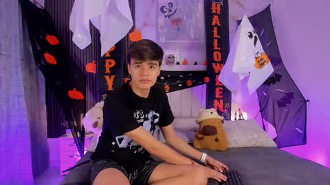 Snapshot of sweet_petter chatting on 10/22/25, 12:49 Petter online show from 10/22/25, 12:49