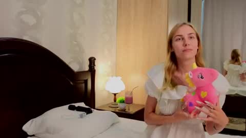 Snapshot of sweet_pixie__ chatting on 07/13/26, 06:16 sweet_pixie__ online show from 07/13/26, 06:16