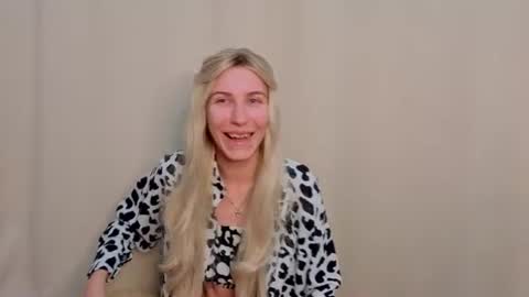 Snapshot of sweet_pixie__ chatting on 07/14/26, 02:27 sweet_pixie__ online show from 07/14/26, 02:27