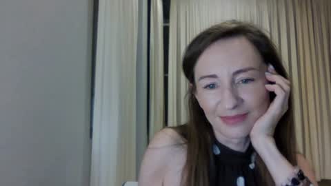 sweet_poeme online show from 06/19/26, 12:20