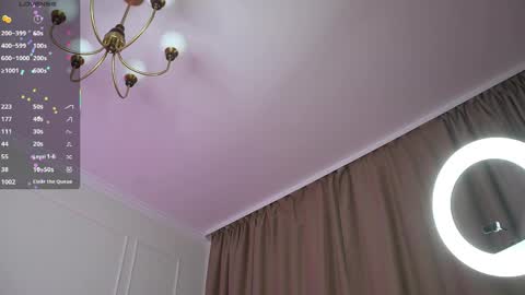 Snapshot of sweet_reverie chatting on 05/20/26, 10:43 Vanessa online show from 05/20/26, 10:43