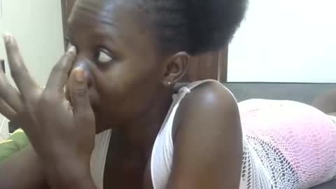 Snapshot of sweet_sharon01 chatting on 11/12/25, 10:04 Sharon online show from 11/12/25, 10:04