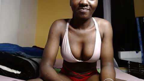 Snapshot of sweet_sherie chatting on 12/04/24, 11:24 ellanah Tracie online show from 12/04/24, 11:24