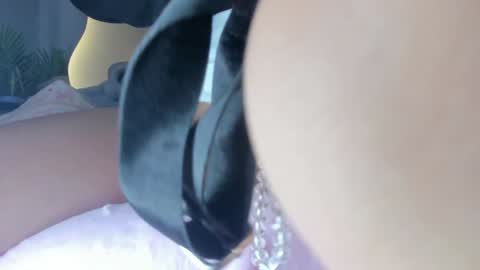 Snapshot of sweet_skiinny chatting on 10/21/25, 12:39 Adeline online show from 10/21/25, 12:39