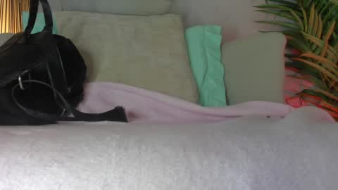 Snapshot of sweet_skiinny chatting on 10/28/25, 12:41 Adeline online show from 10/28/25, 12:41