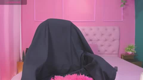 Snapshot of sweet_starxx chatting on 01/14/26, 06:57 Yeileen online show from 01/14/26, 06:57