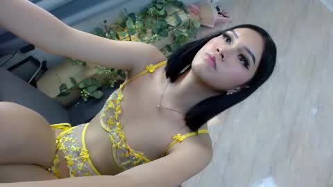 Snapshot of sweet_tatiana28 chatting on 11/06/25, 06:25 sweet_tatiana28 online show from 11/06/25, 06:25